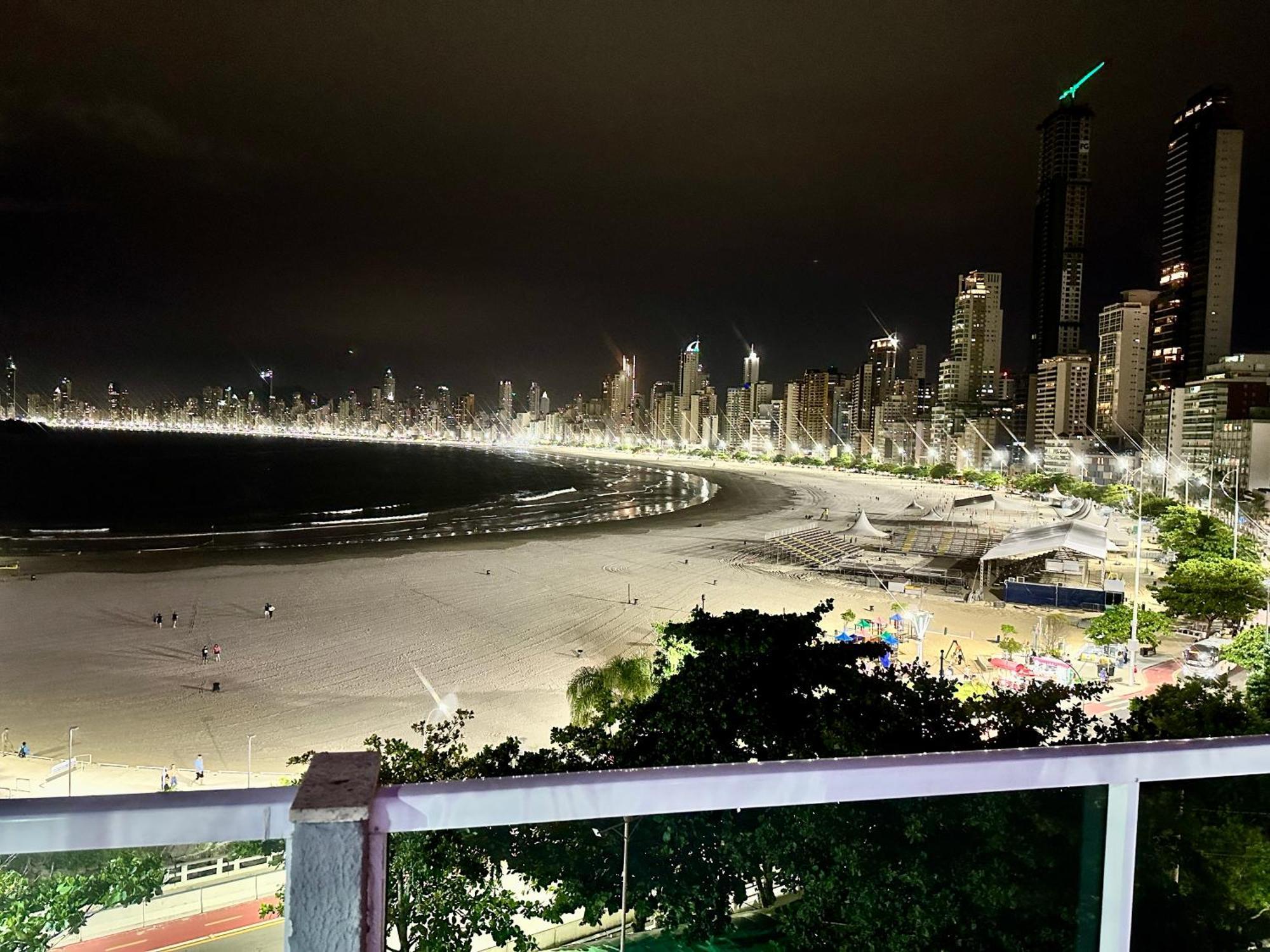 Roda Gigante, Garagem E Piscina Balneario Camboriu Exterior foto